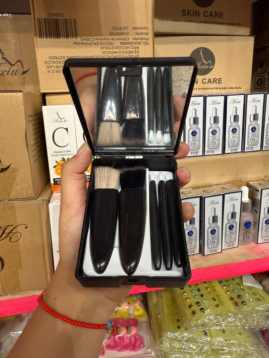 Brochas con estuche