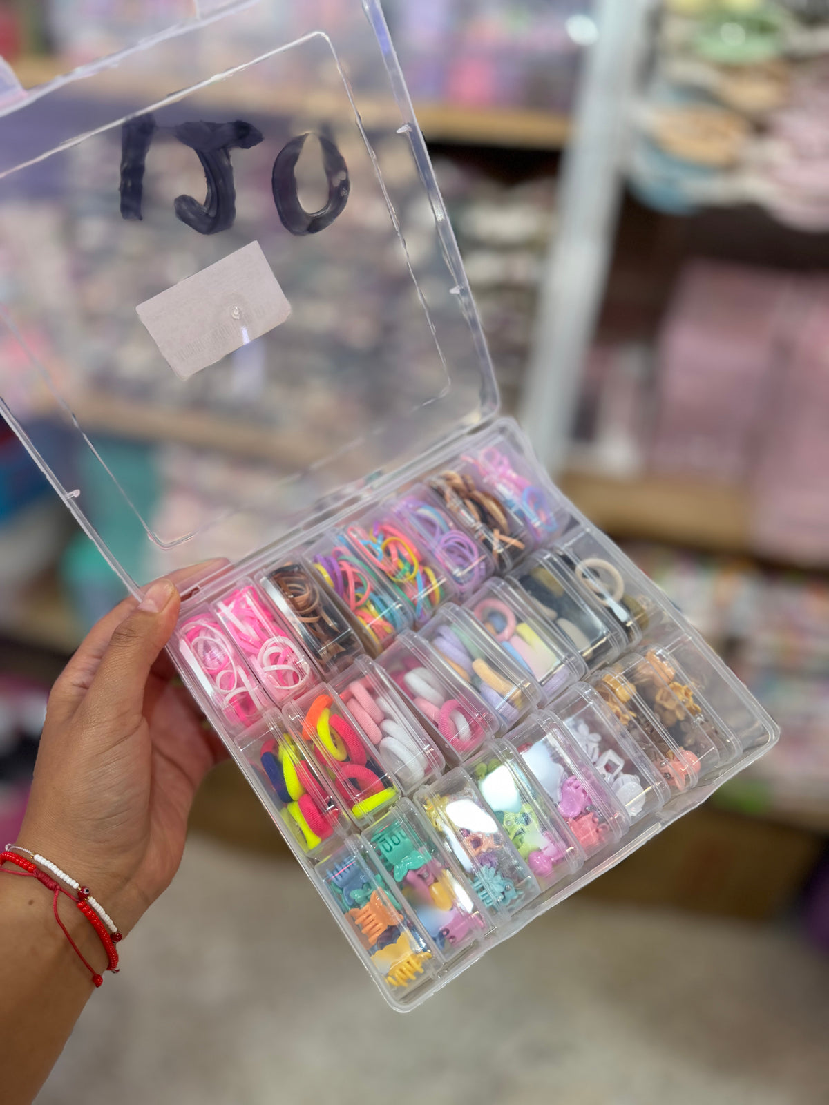 Donas y pinzas en caja
